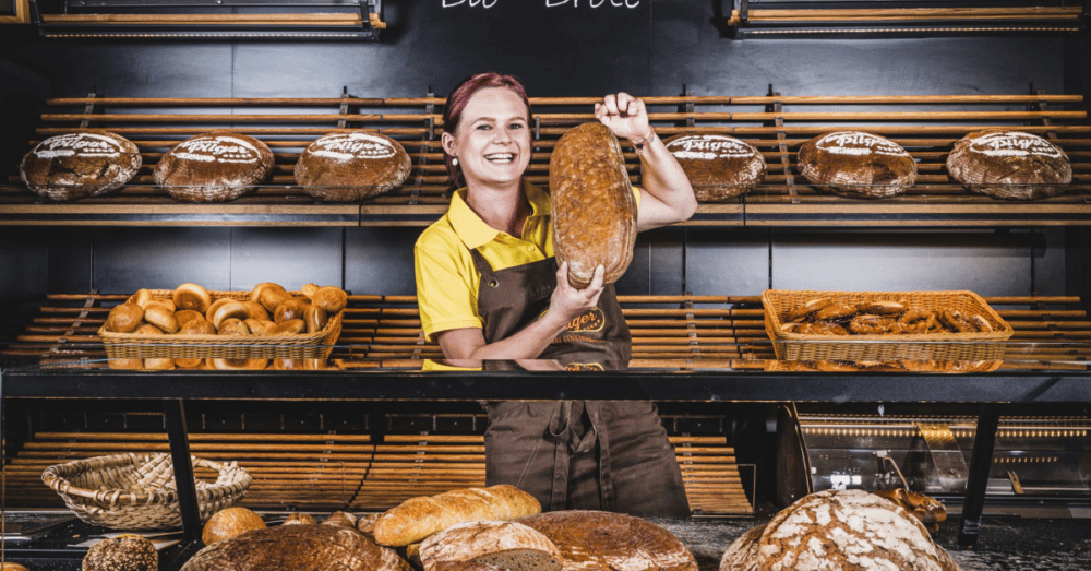 Verkäuferin bei der Bäckerei Pilger in Breitenberg