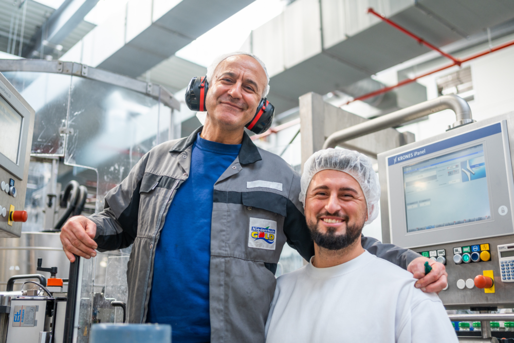 Mitarbeiter in der Produktion bei Niederrhein-GOLD in Moers