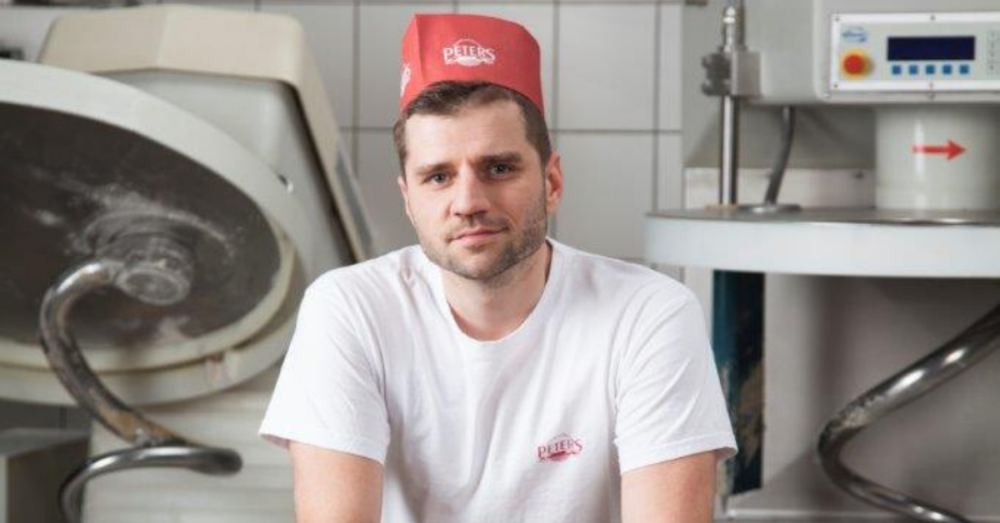 Bäcker bei der Bäckerei Peters in Sassnitz