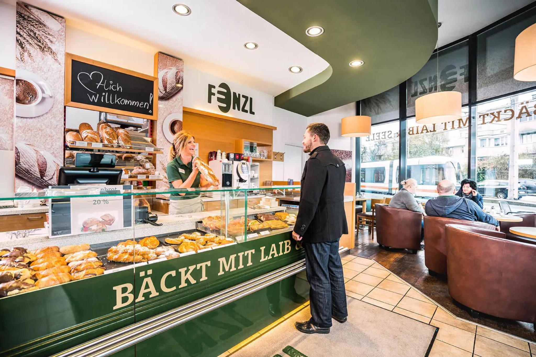 Verkäuferin der Bäckerei Fenzl in Linz