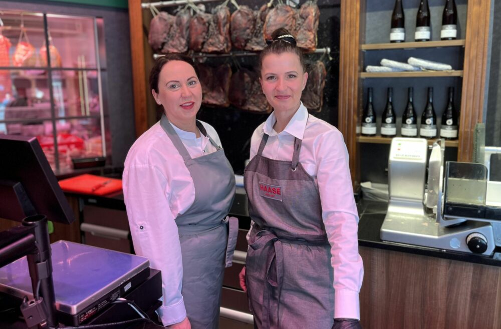 Verkäuferinnen bei Haase Feine Kost in Berlin (2048 x 1345 px)