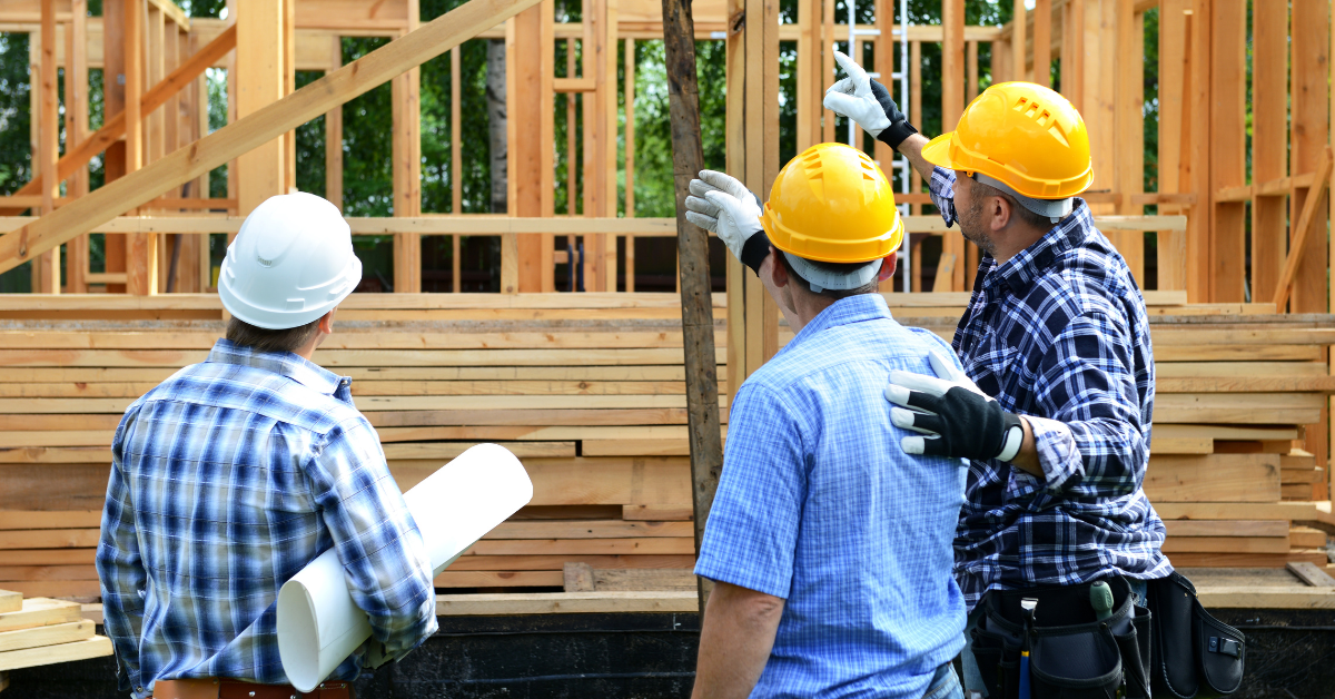 Fachkräftemangel am Bau: Wie Unternehmen Azubis und Quereinsteiger gewinnen